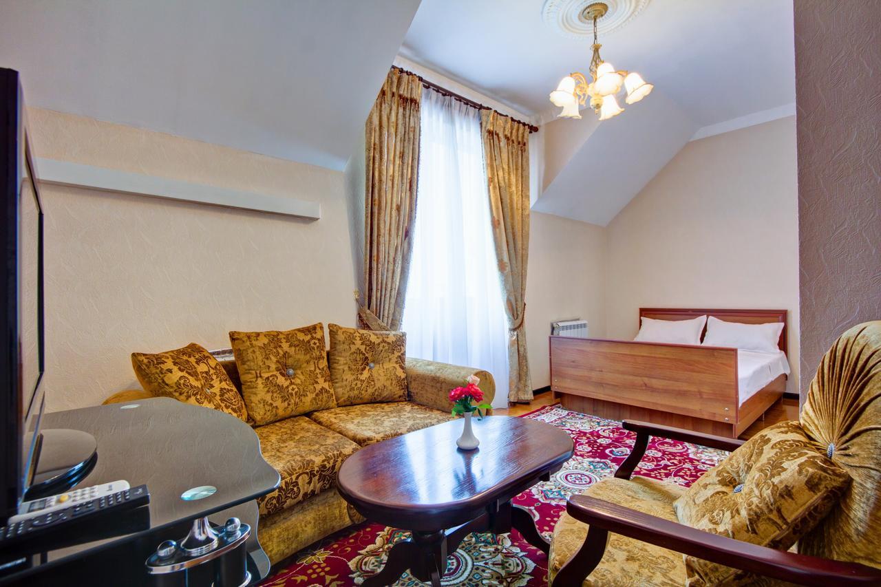 King House Hotel Bisjkek Eksteriør bilde