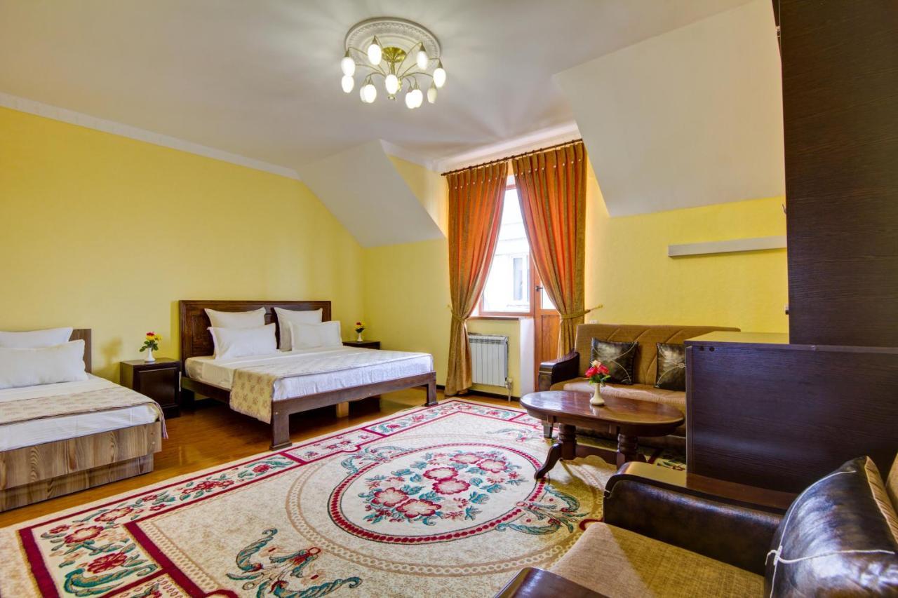 King House Hotel Bisjkek Eksteriør bilde